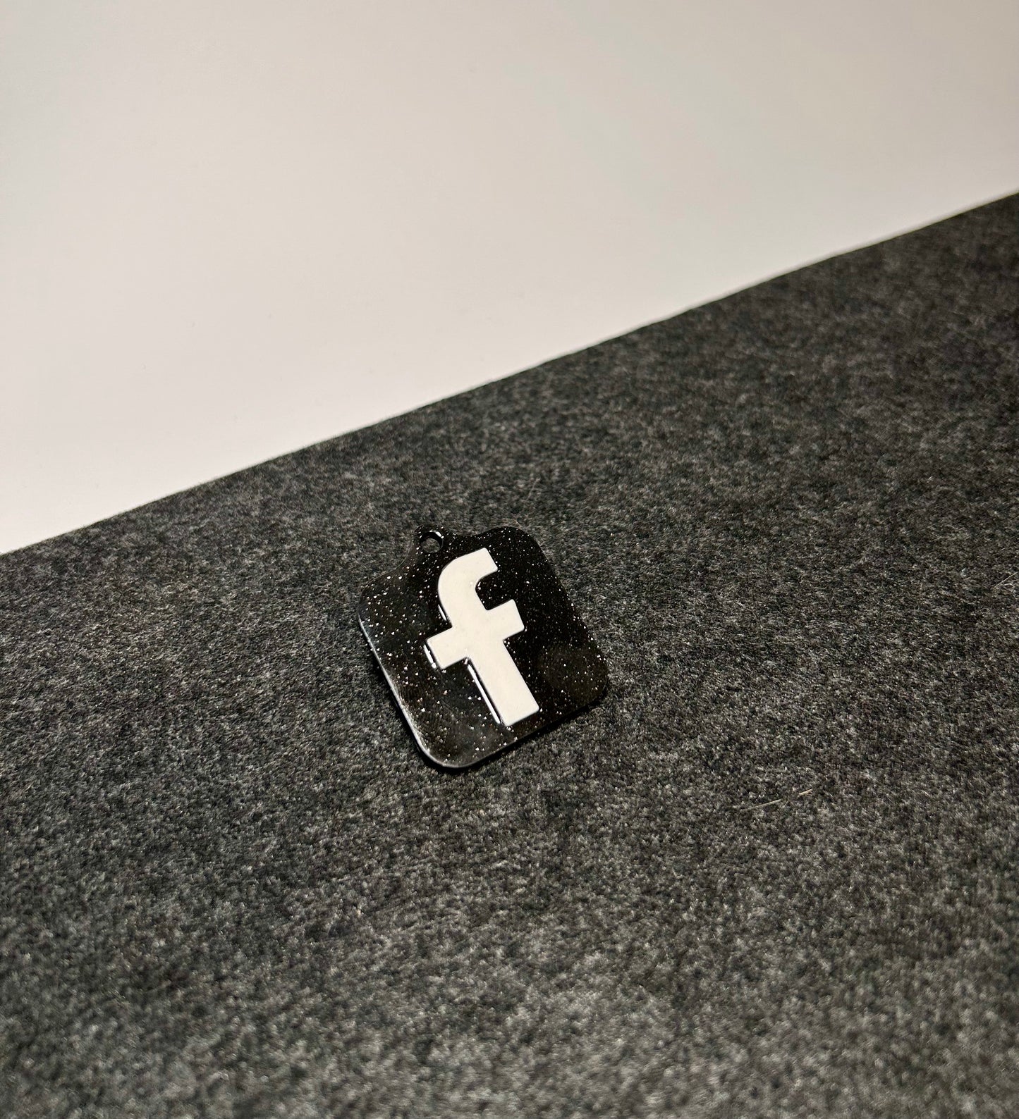 Facebook NFC raktų pakabukas
