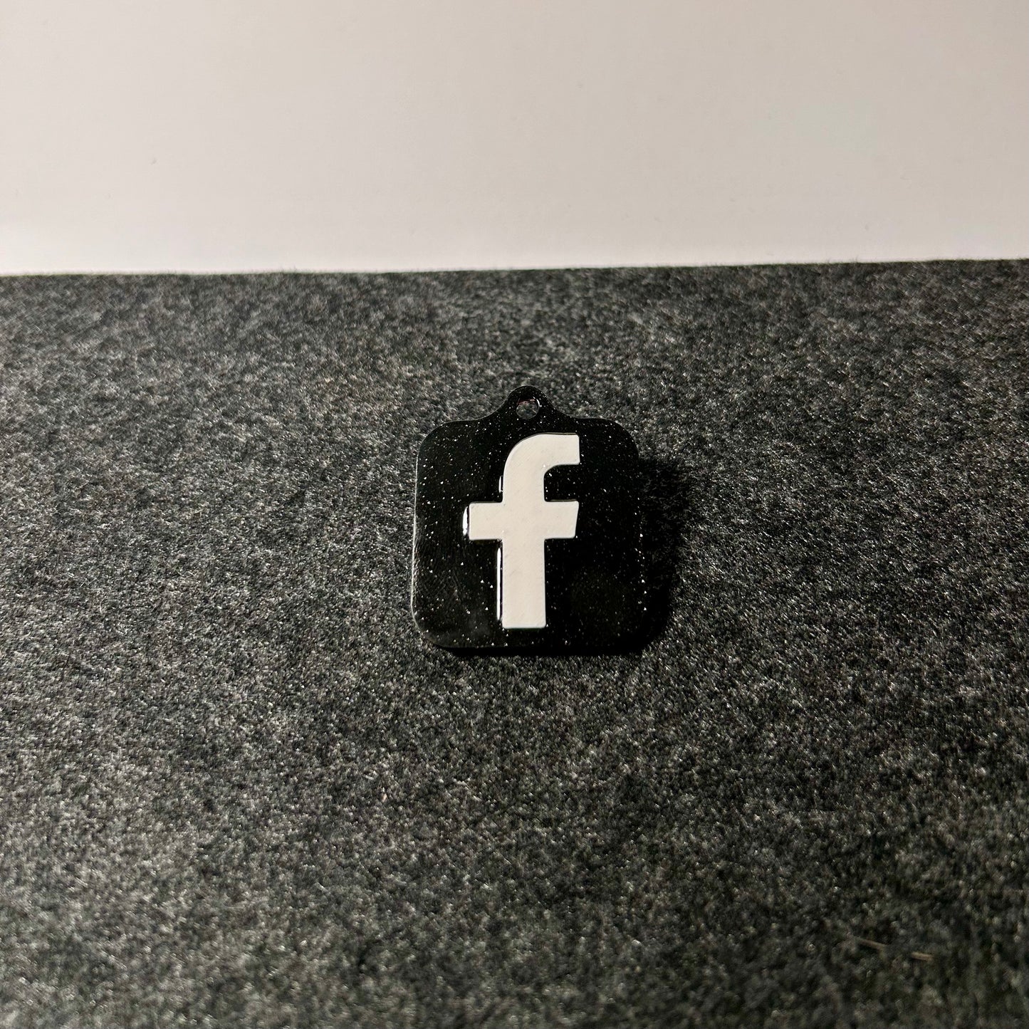 Facebook NFC raktų pakabukas