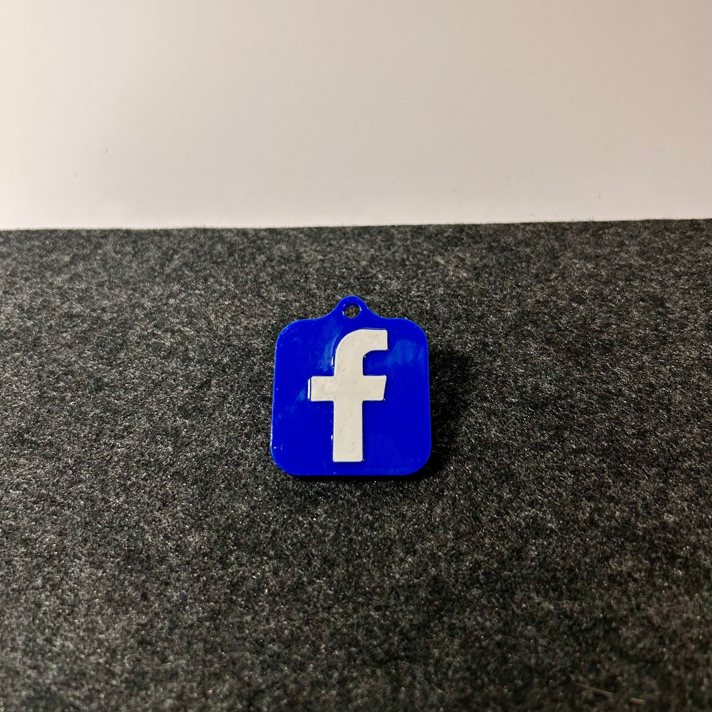 Facebook NFC raktų pakabukas