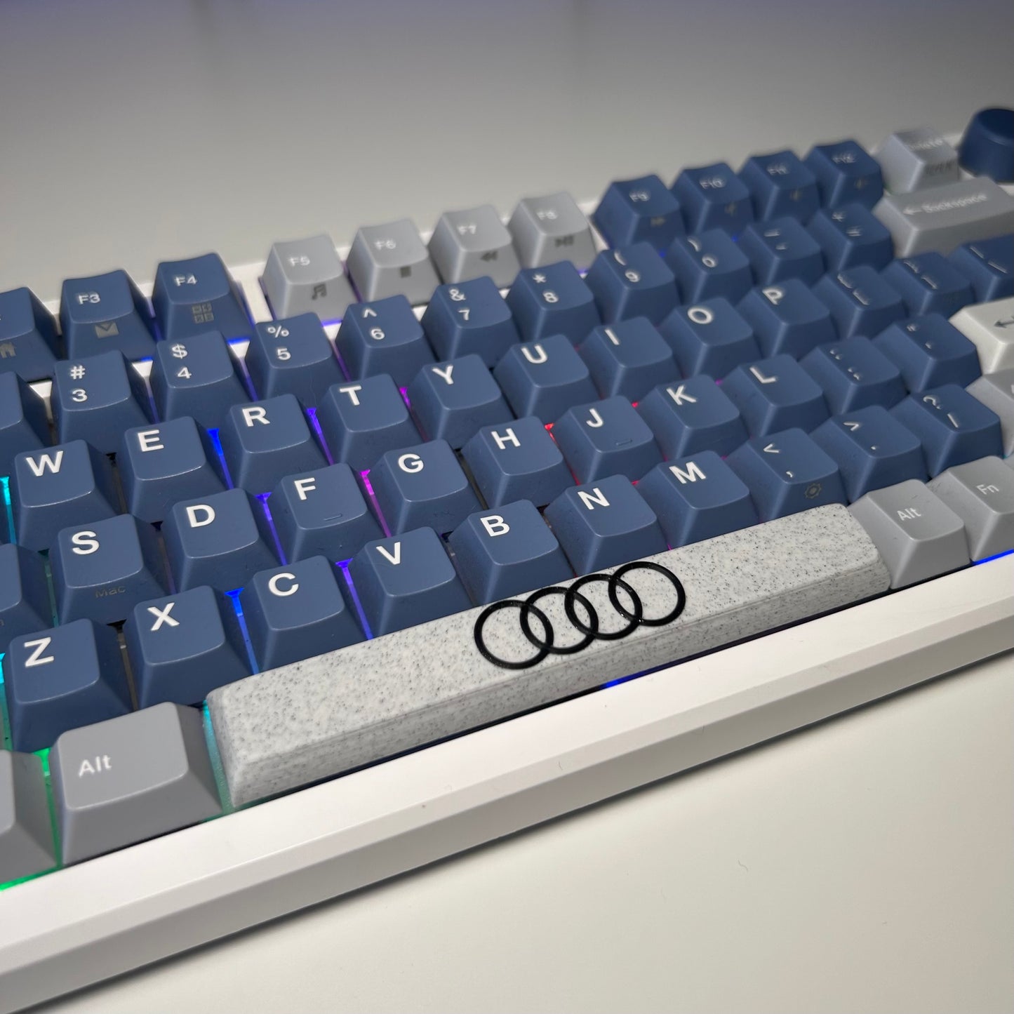 Audi klaviatūros klavišas